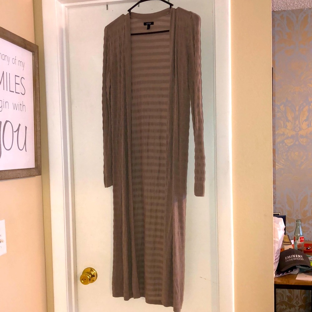 💙 Khaki long sweater- open front- APT.9 size small